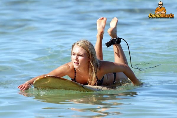 Curve AnnaSophia Robb Bikini Body Pics photo 13