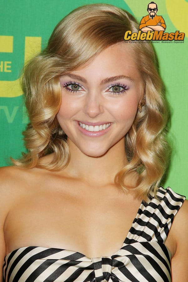 AnnaSophia Robb Up-Skirt Pictures photo 4