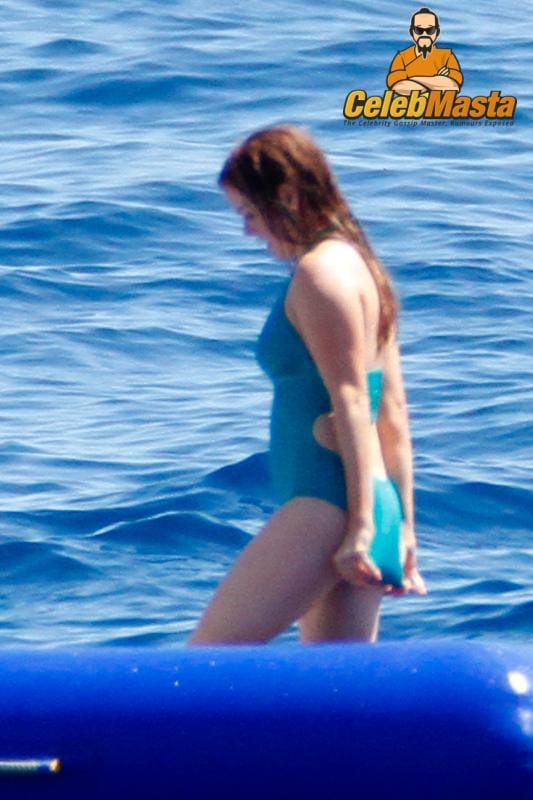 Bikini Isla Fisher Topless and Pussy Pics photo 2
