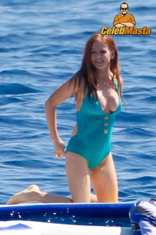 Bikini Isla Fisher Topless and Pussy Pics photo 5