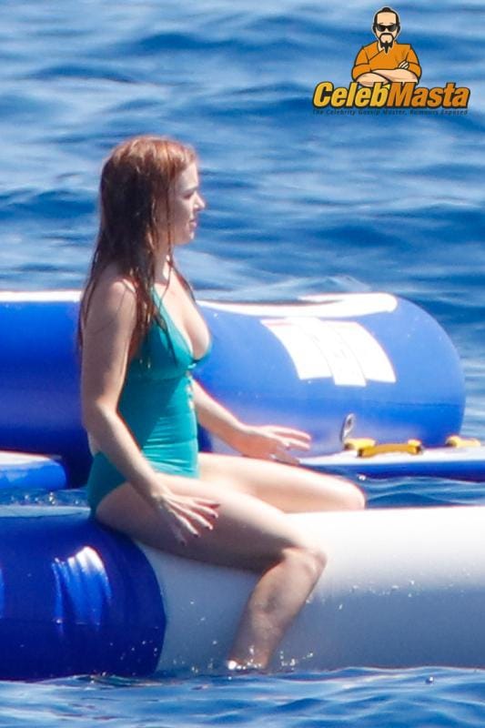 Bikini Isla Fisher Topless and Pussy Pics photo 7