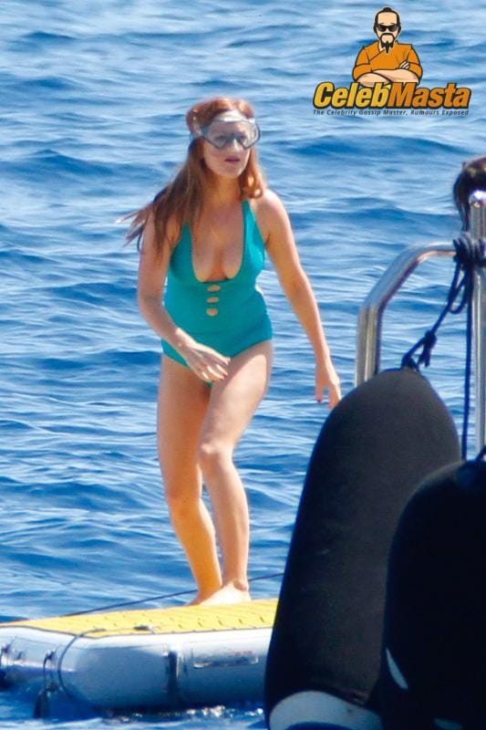 Bikini Isla Fisher Topless and Pussy Pics photo 8