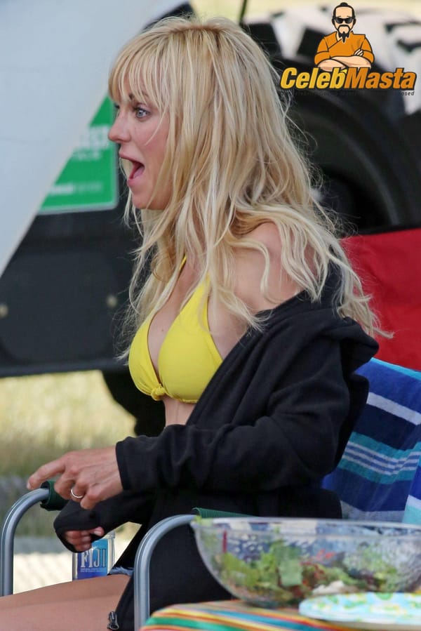 Anna Faris Tits & Ass Photos photo 18