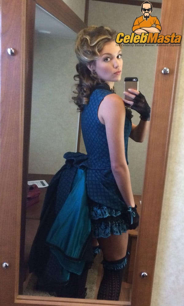 Hot Mirror Selfies of Lili Simmons photo 8