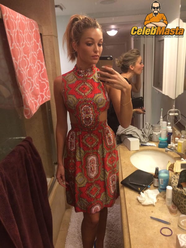 Hot Mirror Selfies of Lili Simmons photo 21