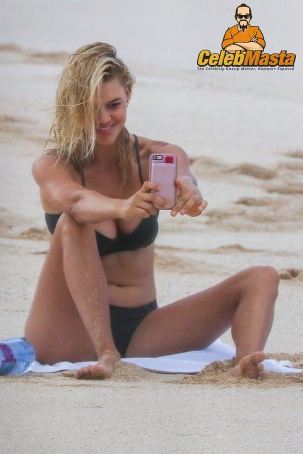Hot Kelly Rohrbach Ass & Nipples Pics photo 8