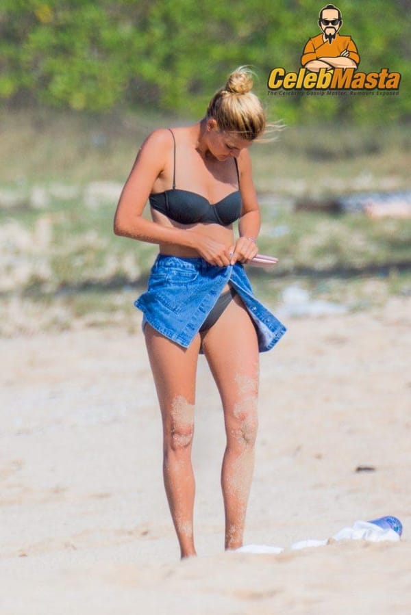 Hot Kelly Rohrbach Ass & Nipples Pics photo 18