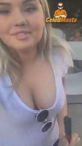 Young Debby Ryan Selfies With Friends photo 3