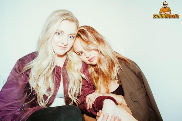 Young Debby Ryan Selfies With Friends photo 5