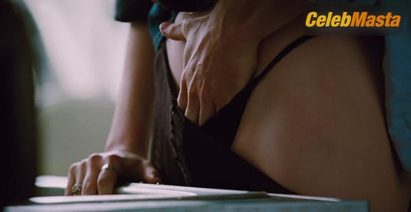 Anne Hathaway Photo Gallery from Love And Other Drugs photo 12