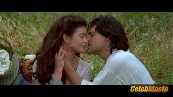 Catherine Zeta-Jones Scene Photos Gallery from Christopher Columbus The Discovery photo 3