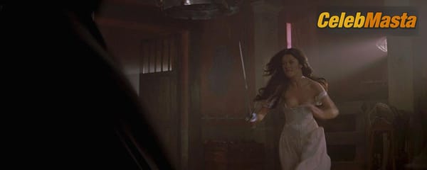 Catherine Zeta-Jones Scene Photos Gallery from The Mask Of Zorro photo 6