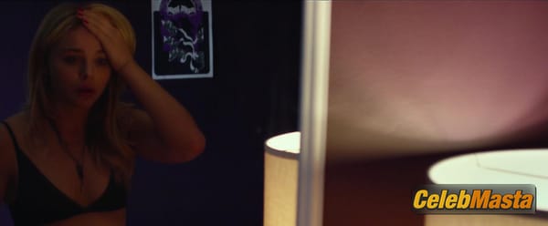 Chloe Grace Moretz Photo Set from Brain On Fire photo 11