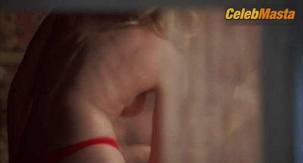 Elisha Cuthbert Photo Collection from The Girl Next Door photo 5