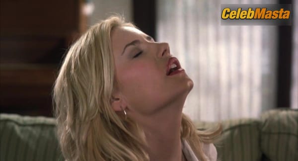 Elisha Cuthbert Photo Collection from The Girl Next Door photo 11