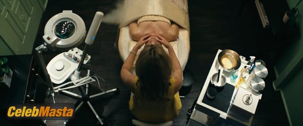 Photo Gallery: Elizabeth Banks in Skincare photo 5