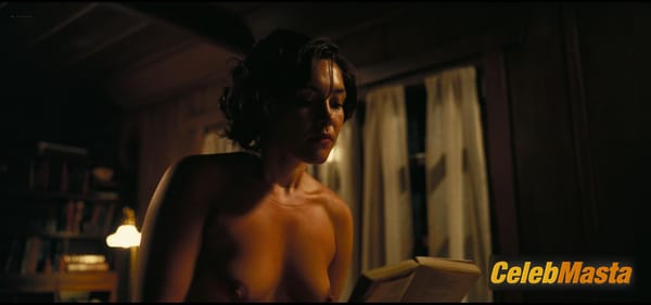 Photo Gallery: Florence Pugh in Oppenheimer photo 3