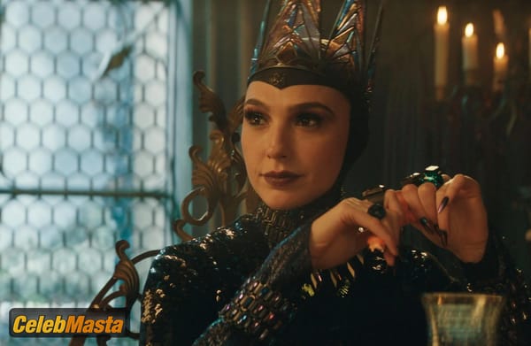 Photo Gallery: Gal Gadot in Snow White photo 5