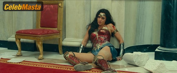 Photo Gallery: Gal Gadot in Wonder Woman 1984 photo 3