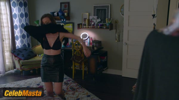 Gillian Jacobs Scene Photos Gallery from Love photo 6
