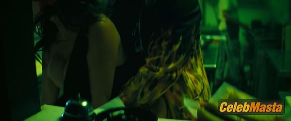Isla Fisher Scene Photos Gallery from The Beach Bum photo 16