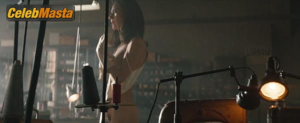 Jennifer Connelly Photo Gallery from American Pastoral photo 1