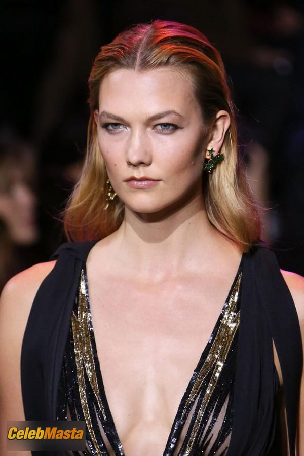 Karlie Kloss Pics: For Elie Saab Ss17 Womenswear Show During Paris Fashion photo 7