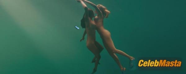 Kelly Brook Scene Photos Gallery from Piranha 3d photo 6
