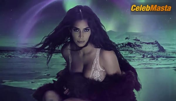 Kim Kardashian 2013_11 photo 8