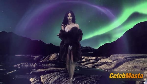 Kim Kardashian 2013_11 photo 9