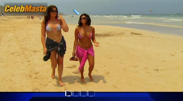 Kourtney Kardashian Photos from Kourtney & Khloe Take Miami photo 21