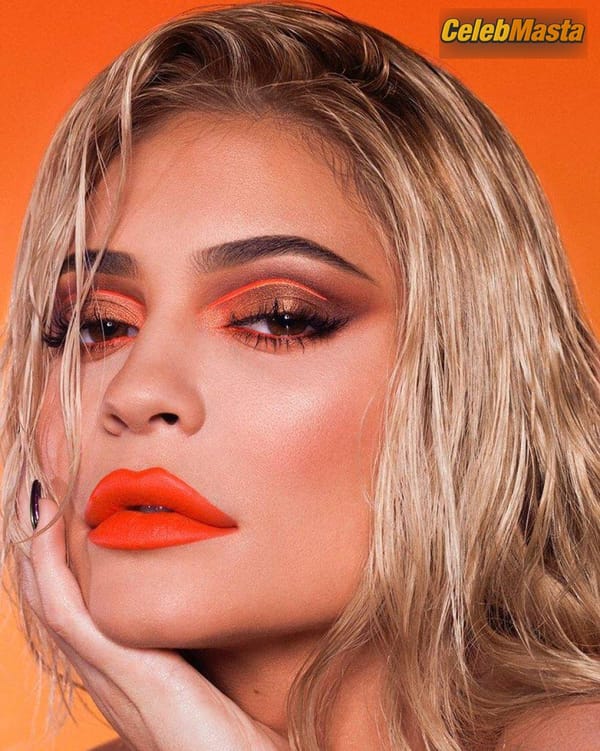 Kylie Jenner Photos: Looking Strong On Forbes Magazine After Becoming A Billionaire photo 6