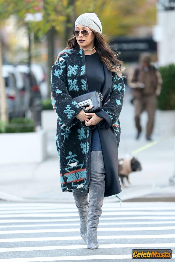 La La Anthony Photos: Pokies Spotted In The Cold Weather In A Black Top Without photo 2