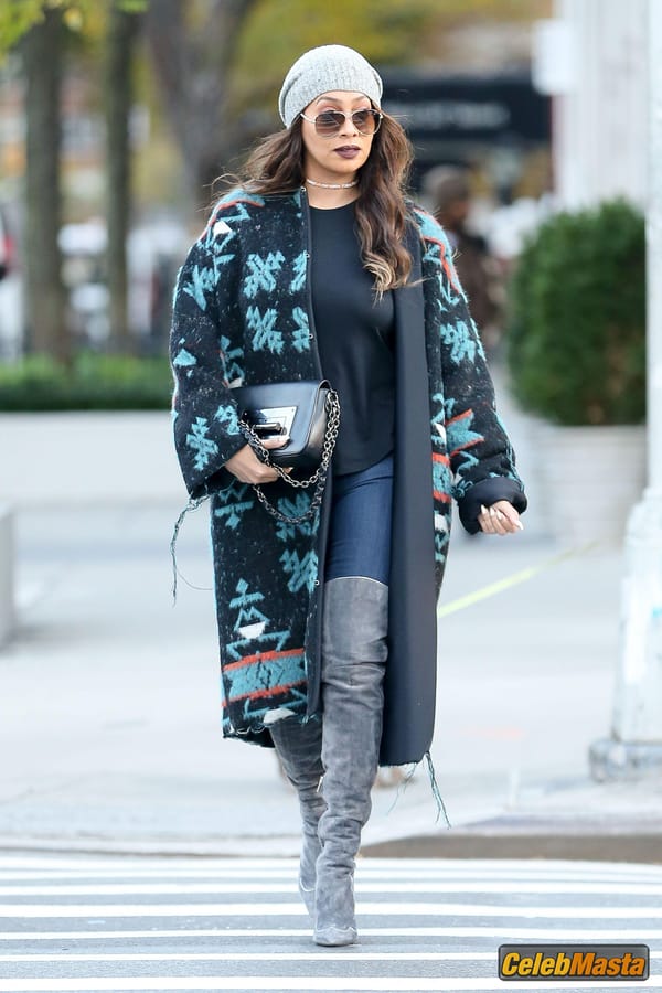 La La Anthony Photos: Pokies Spotted In The Cold Weather In A Black Top Without photo 3