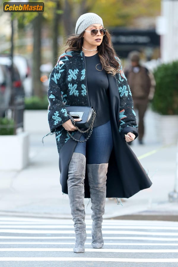 La La Anthony Photos: Pokies Spotted In The Cold Weather In A Black Top Without photo 8