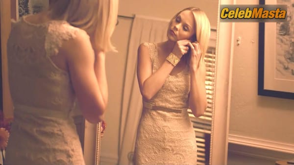 Laura Vandervoort Scene Photos Gallery from Coffee Shop photo 2