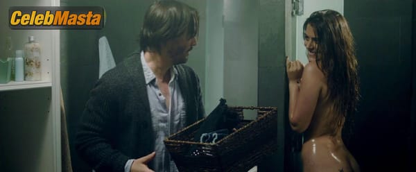Lorenza Izzo Photo Gallery from Knock Knock photo 21