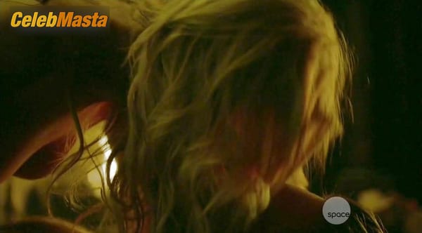 Laura Vandervoort Photo Collection from Bitten photo 21