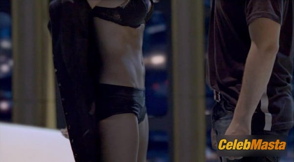 Laura Vandervoort Photos from V photo 4