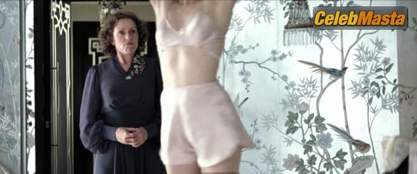 Amy Adams Photo Gallery from Miss Pettigrew Lives For A Day photo 11