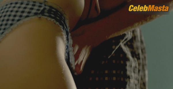 Kristen Bell Photo Gallery from The Lifeguard photo 27