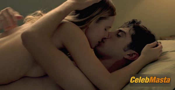 Kristen Bell Photo Gallery from The Lifeguard photo 29