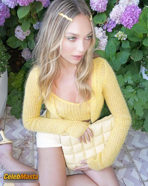 Maddie Ziegler Photo Gallery: Flashes Tits As She Poses Braless In A New Social photo 4