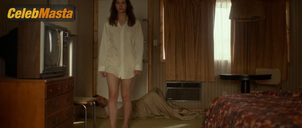 Mary Elizabeth Winstead Photo Set from Faults photo 8