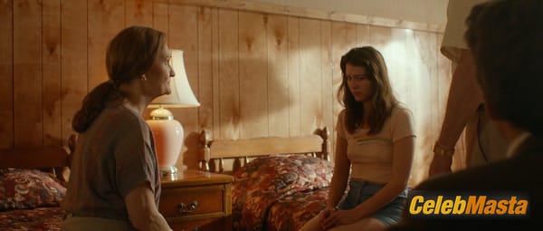 Mary Elizabeth Winstead Photo Set from Faults photo 10