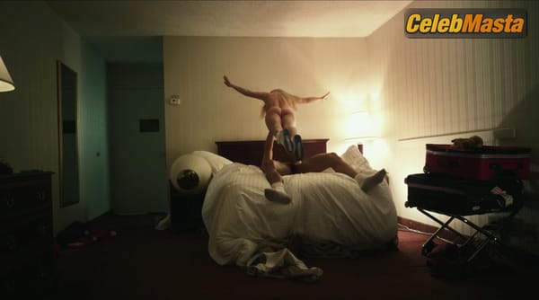 Melissa Rauch Scene Photos Gallery from The Bronze photo 6