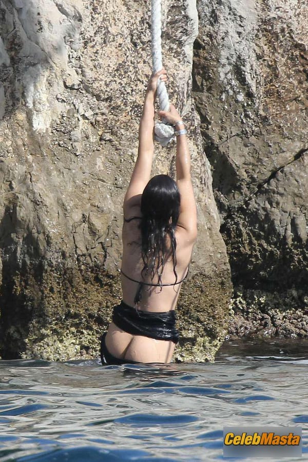 Michelle Rodriguez Scene Photos Gallery from Beach Babes photo 5
