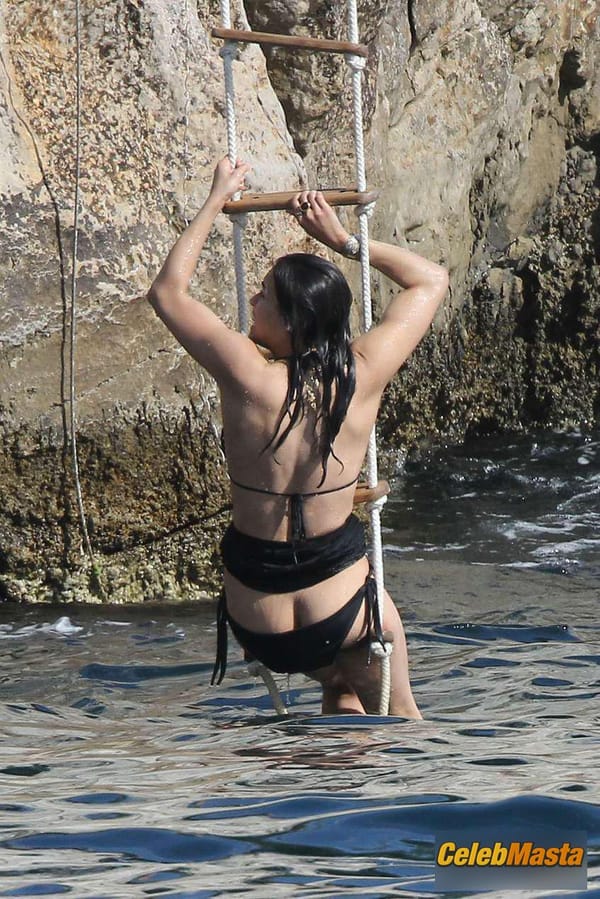 Michelle Rodriguez Scene Photos Gallery from Beach Babes photo 7