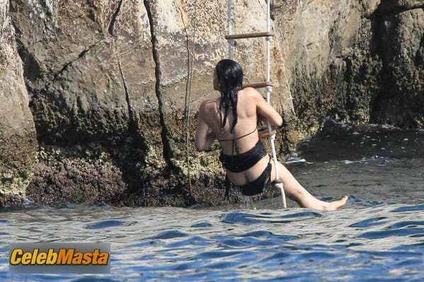 Michelle Rodriguez Scene Photos Gallery from Beach Babes photo 9