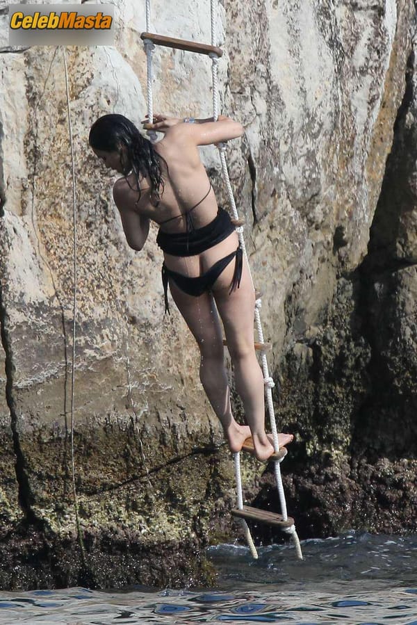 Michelle Rodriguez Scene Photos Gallery from Beach Babes photo 10